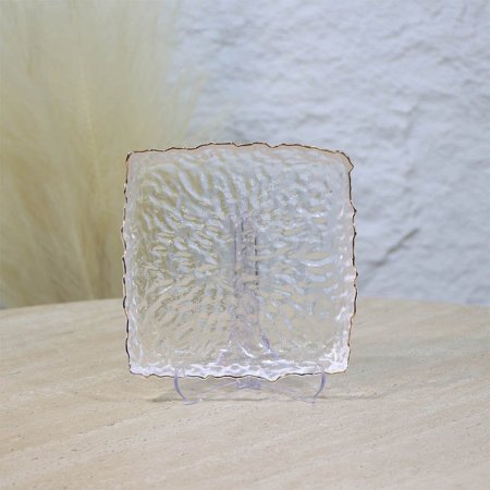 صحن مكسرات 15سم مربع زجاج شفاف اطار معرج وجه مموج اطار ذهبي A25/9 =ع1 =WW